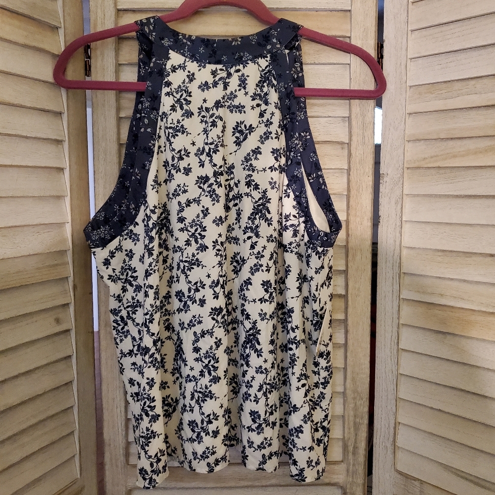 3 For $35.00 - Kensie Floral  Print Tie Back Shirt Brand NEW Size Medium